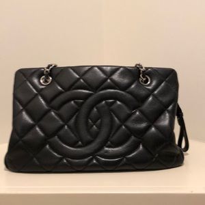 Authentic Chanel black leather handbag with chain